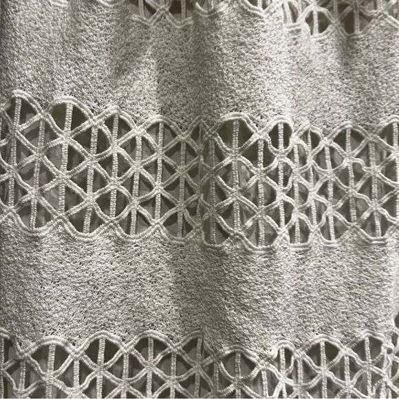 Gorgeous white lace sleeveless midi dress - Picture 7 of 13